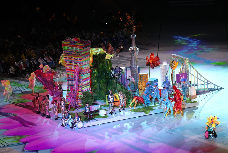 Rực rỡ sắc màu lễ bế mạc Paralympic Tokyo 2020 -0