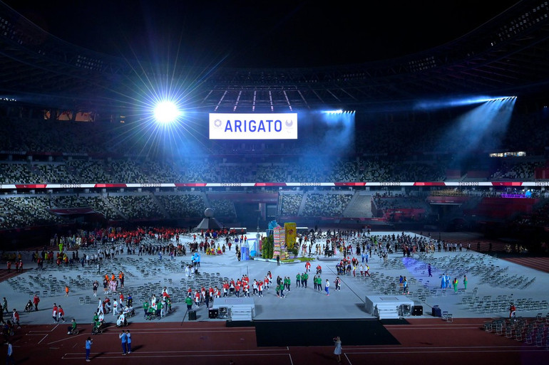 Rực rỡ sắc màu lễ bế mạc Paralympic Tokyo 2020 -0