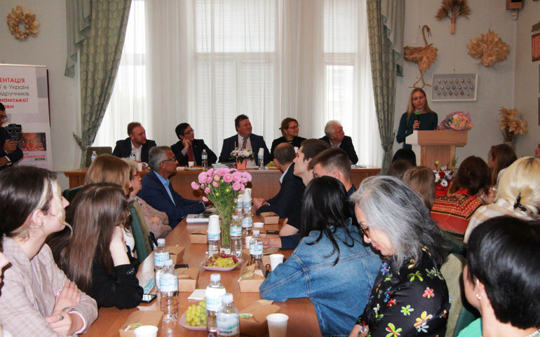 Ra mắt bộ giáo trình tiếng Việt đầu tiên tại Ukraine -0