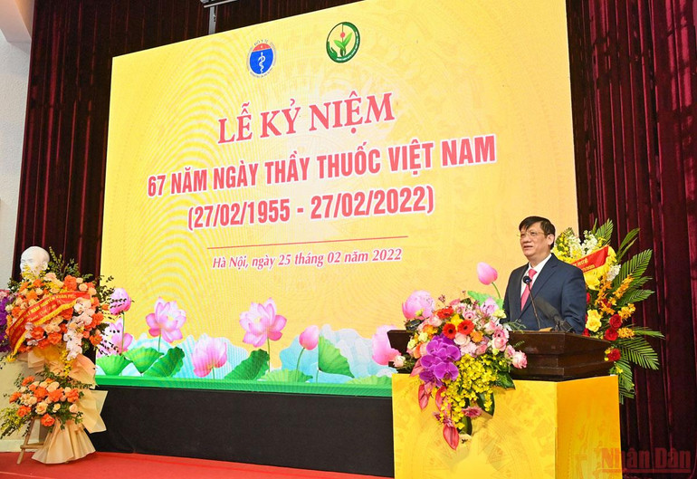 Bộ trưởng Y tế Nguyễn Thanh Long phát biểu tại lễ kỷ niệm. Chủ tịch Quốc hội Vương Đình Huệ thăm, chúc mừng các bác sĩ, nhân viên y tế -0