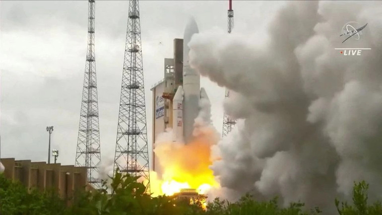 Kính viễn vọng không gian James Webb của NASA được phóng tối 25/12, tại Guiana thuộc Pháp. (Ảnh cắt từ clip của NASA) NASA phóng kính viễn vọng không gian James Webb lên vũ trụ -0