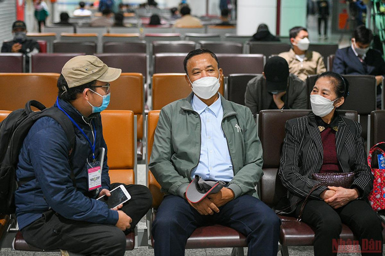 Đón đồng bài từ Ukaraine: Chỉ mong sớm được đoàn tụ… -0