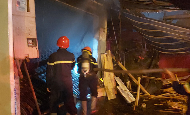 Cháy cơ sở gia công gỗ tại Đà Nẵng -0