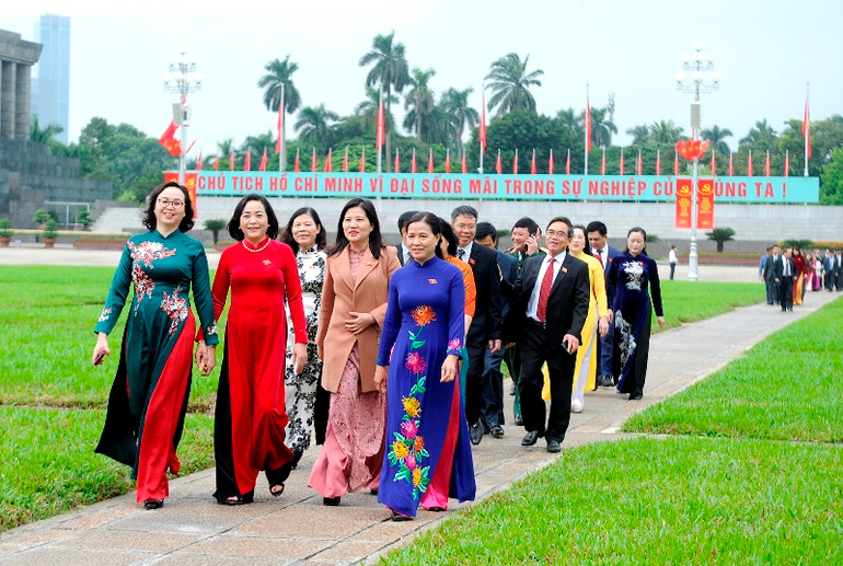 Lãnh đạo Đảng, Nhà nước và đại biểu Quốc hội vào Lăng viếng Chủ tịch Hồ Chí Minh -0