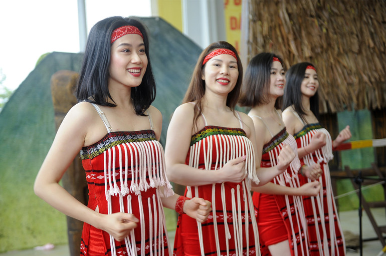 Tưng bừng ngày hội đại đoàn kết các dân tộc thiểu số Việt Nam -0