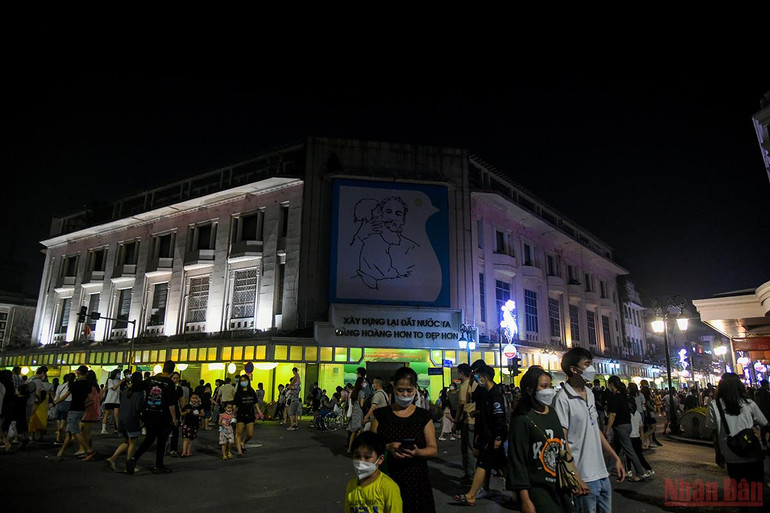 Giờ Trái Đất năm 2022: Tắt đèn - cùng hành động, 'bật sáng' tương lai -0