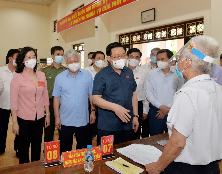 Chủ tịch Quốc hội kiểm tra, làm việc tại tâm dịch Bắc Giang và Bắc Ninh -0