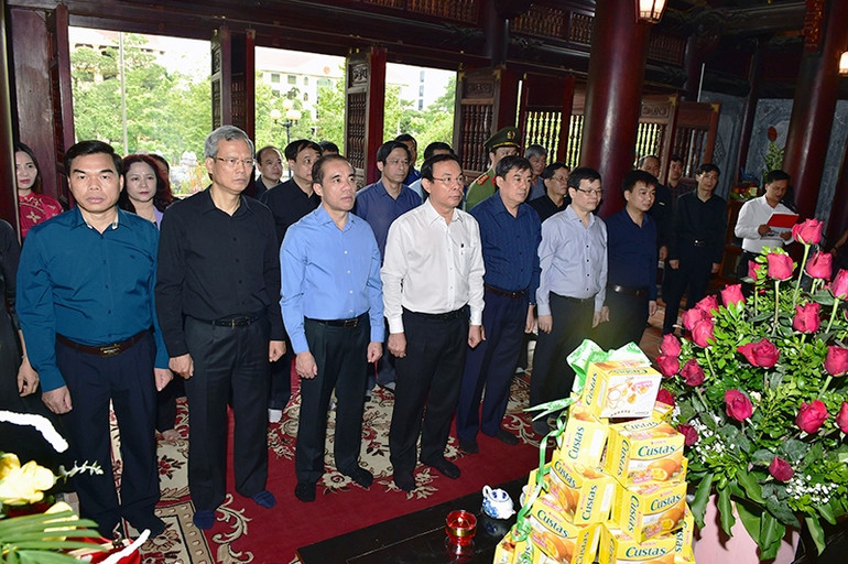 Văn phòng T.Ư Đảng tặng quà gia đình chính sách, người có công ở Tuyên Quang -0