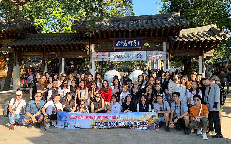 Tiên phong trong đào tạo quan hệ công chúng -0