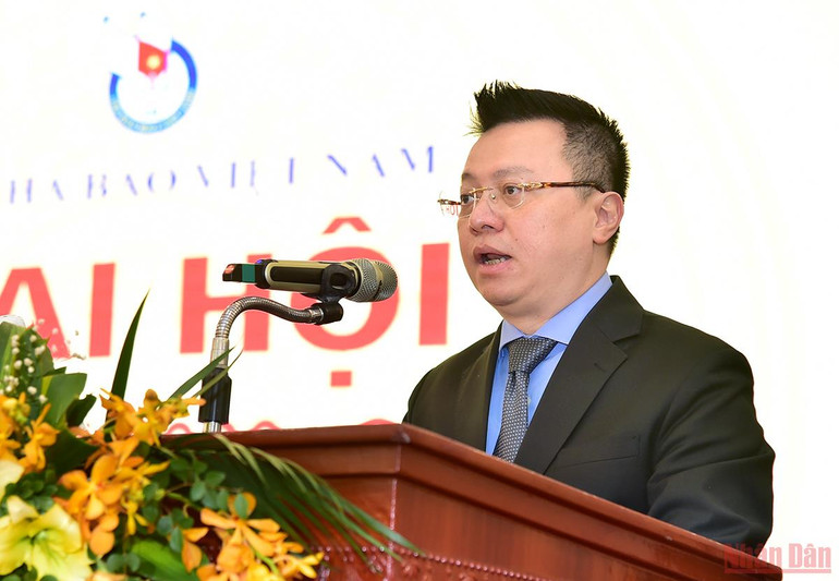 Đồng chí Lê Quốc Minh, Ủy viên Trung ương Đảng, Tổng Biên tập Báo Nhân Dân, Phó Trưởng ban Tuyên giáo Trung ương, Chủ tịch Hội Nhà báo Việt Nam phát biểu khai mạc Đại hội. (Ảnh: Thành Đạt) Khai mạc phiên trù bị Đại hội Hội Nhà báo Việt Nam lần thứ XI -0