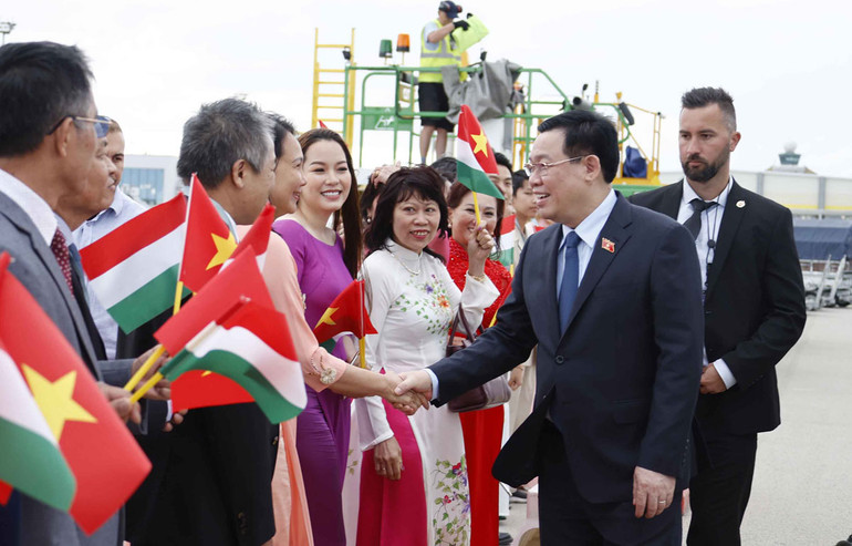 Chủ tịch Quốc hội Vương Đình Huệ thăm chính thức Hungary -0