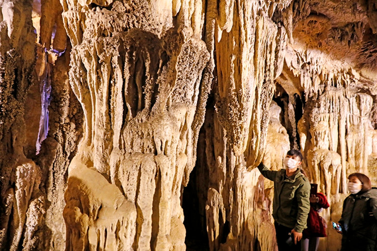 Độc đáo quần thể hang động ở Cao Phong, Hòa Bình -0