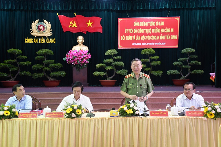 Bộ trưởng Công an thăm và làm việc tại Bến Tre và Tiền Giang ảnh 1 Bộ trưởng Công an thăm và làm việc tại Bến Tre -0