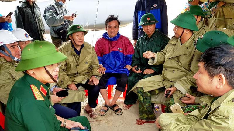 Cứu thành công toàn bộ thuyền viên trên tàu Vietship 01 bị chìm ở biển Quảng Trị -0