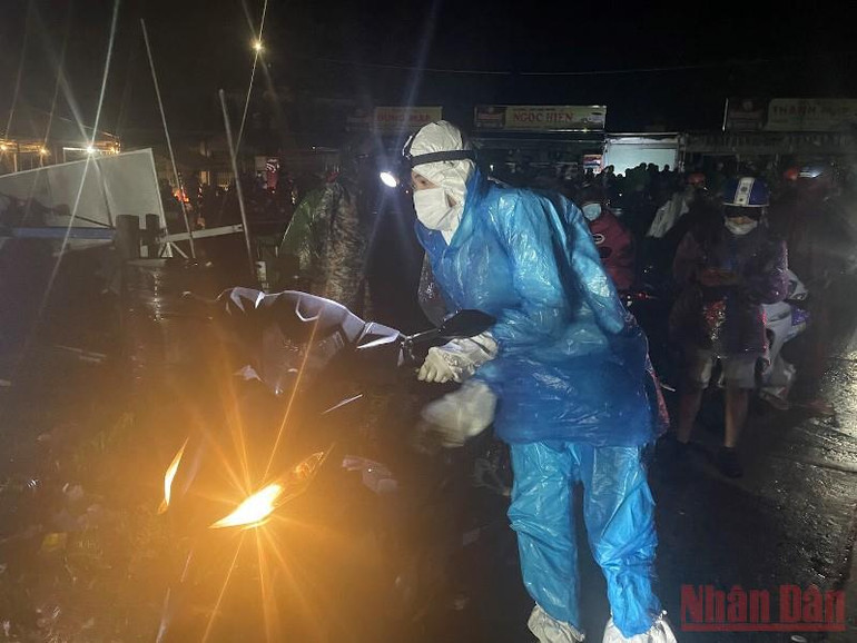 Đội SOS sinh viên đặc biệt của Đà Nẵng -0