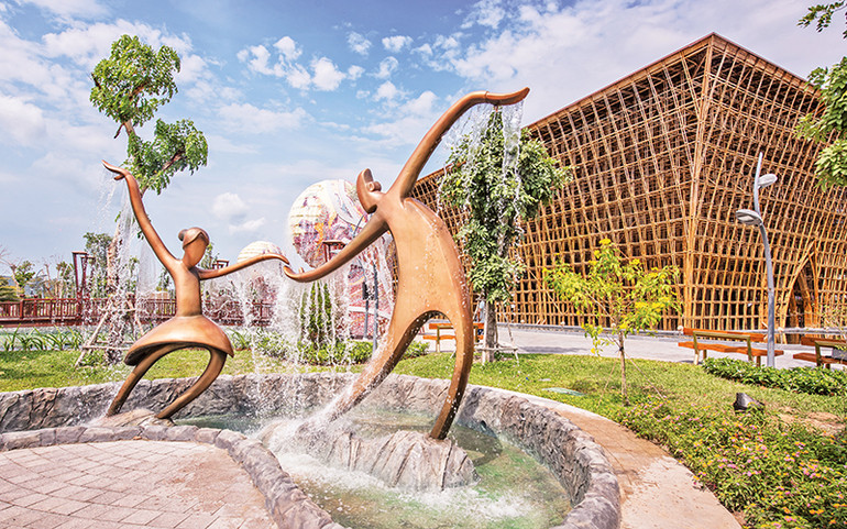 Công viên nghệ thuật đương đại Urban Park tại Grand World Phú Quốc. Thị trường nội địa - đòn bẩy thúc đẩy du lịch Việt -0