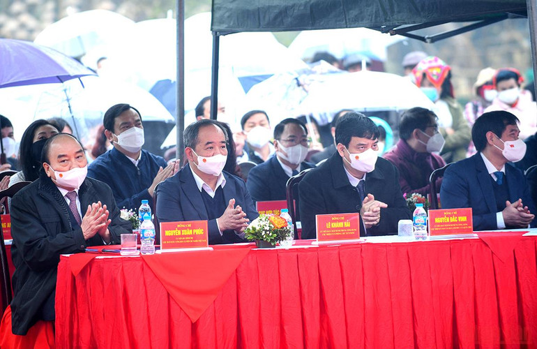 Chủ tịch nước Nguyễn Xuân Phúc dự Ngày hội “Sắc Xuân trên mọi miền Tổ quốc” năm 2022 -0