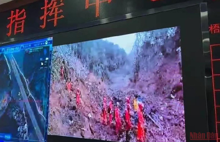 Trung Quốc tập trung tìm kiếm cứu nạn vụ rơi máy bay chở 132 người -0