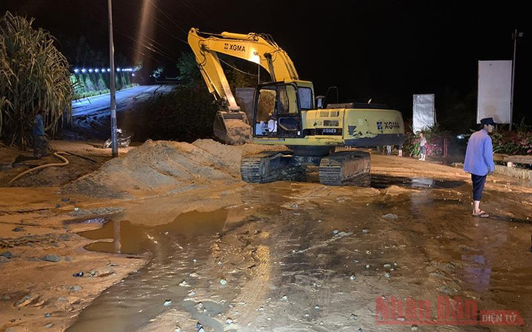 Mưa lớn gây sạt lở một số tuyến đường ở Mũi Né và Hòa Thắng -0