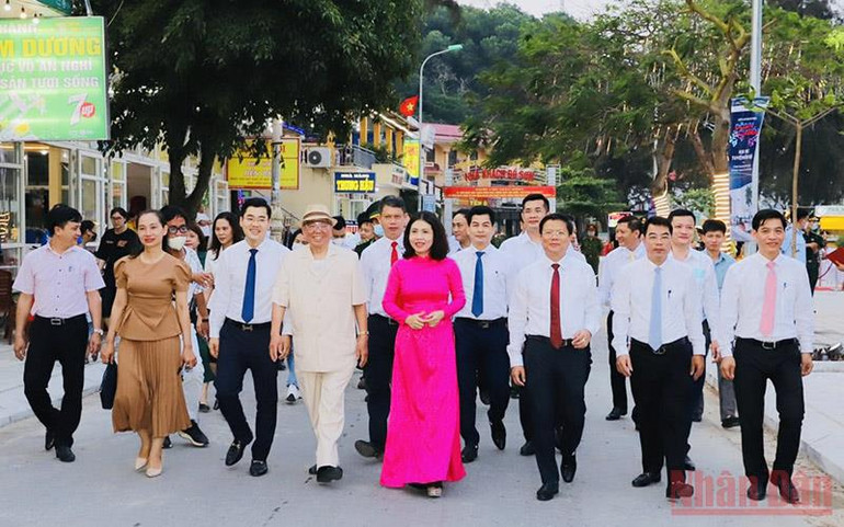 Khai trương tuyến đường đi bộ ven biển Đồ Sơn. Nhiều hoạt động mở đầu Liên hoan du lịch 2022 “Đồ Sơn - sắc màu của biển” -0