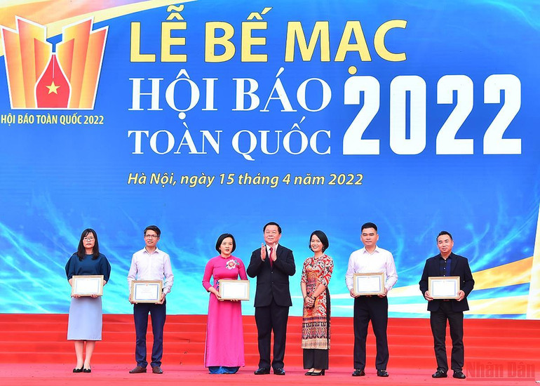 Lễ bế mạc Hội Báo toàn quốc 2022: Tôn vinh những tập thể, đơn vị xuất sắc -0