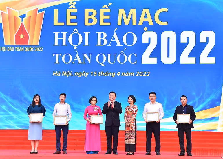 Lễ bế mạc Hội Báo toàn quốc 2022: Tôn vinh những tập thể, đơn vị xuất sắc -0