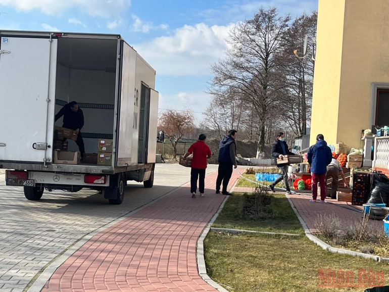 Ấm áp nghĩa tình đồng bào ở Ba Lan -0