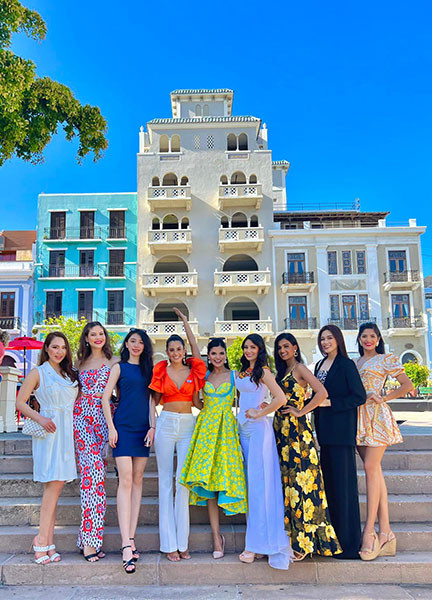 Hoa hậu Đỗ Thị Hà (thứ hai từ phải sang) hội ngộ cùng các thí sinh thi Miss World. Hoa hậu Đỗ Thị Hà trở lại Puerto Rico dự vòng chung kết Hoa hậu Thế giới -0