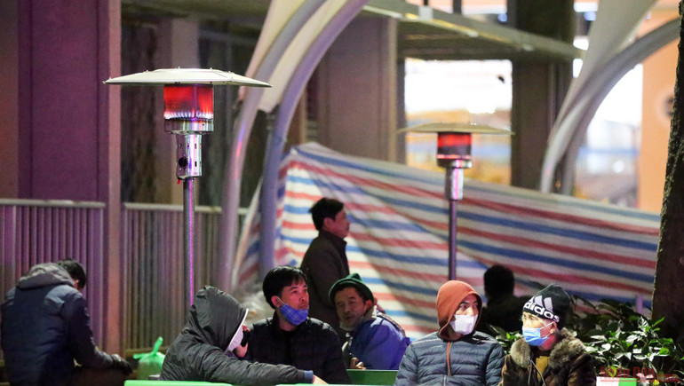 Ấm lòng những cây sưởi ở Bệnh viện Bạch Mai cho người nhà bệnh nhân ảnh 2 2cay_suoi_benh_vien_bach_mai-1610331054452.jpg