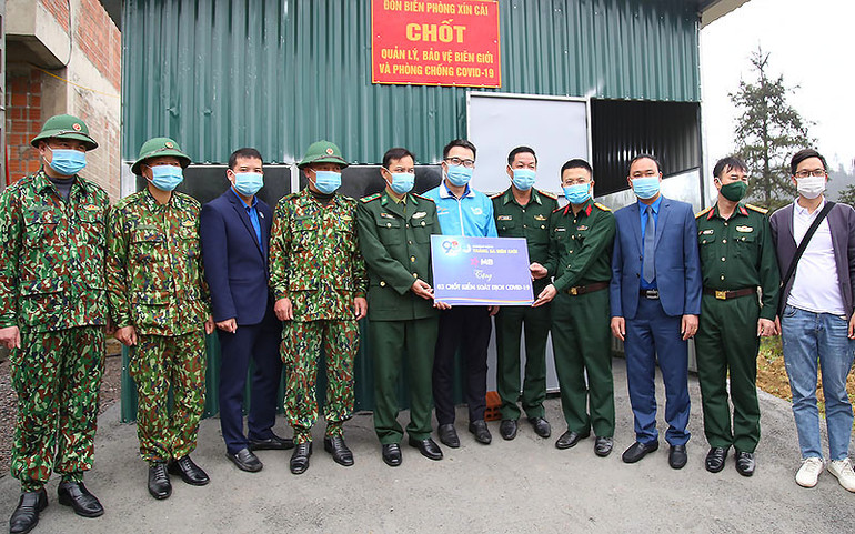 Khởi công nhà ở xã hội và trao tặng chốt kiểm soát dịch vùng biên -0