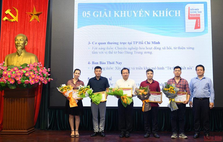 Báo Nhân Dân tổ chức Ngày đổi mới sáng tạo lần thứ nhất ảnh 7 Báo Nhân Dân tổ chức Ngày đổi mới sáng tạo lần thứ nhất -0