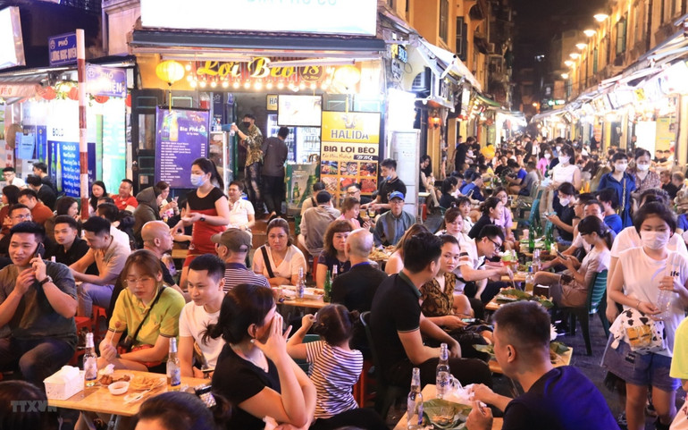 Nhịp sống nhộn nhịp đã quay trở lại phố cổ Hà Nội -0