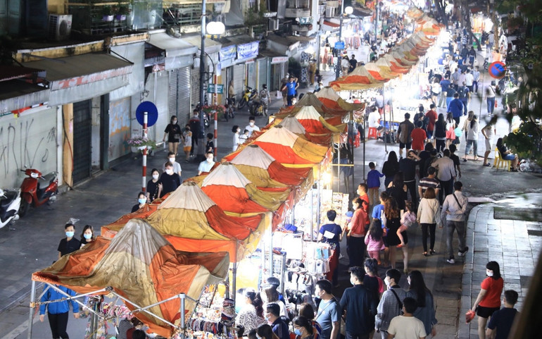 Nhịp sống nhộn nhịp đã quay trở lại phố cổ Hà Nội -0