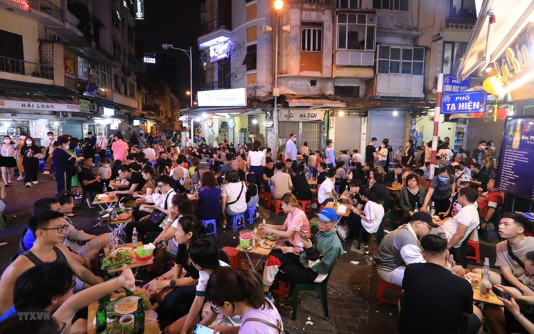 Nhịp sống nhộn nhịp đã quay trở lại phố cổ Hà Nội -0