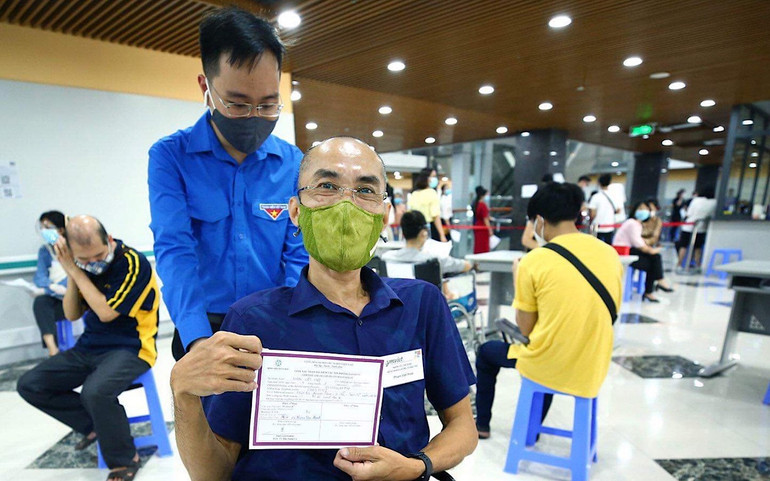 Tiêm vaccine cho người khuyết tật và yếu thế -2