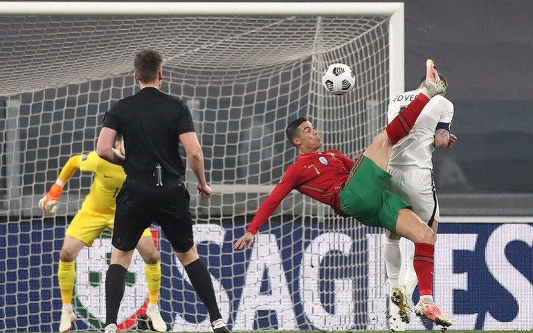 Pháp, Croatia khởi đầu không như ý -0