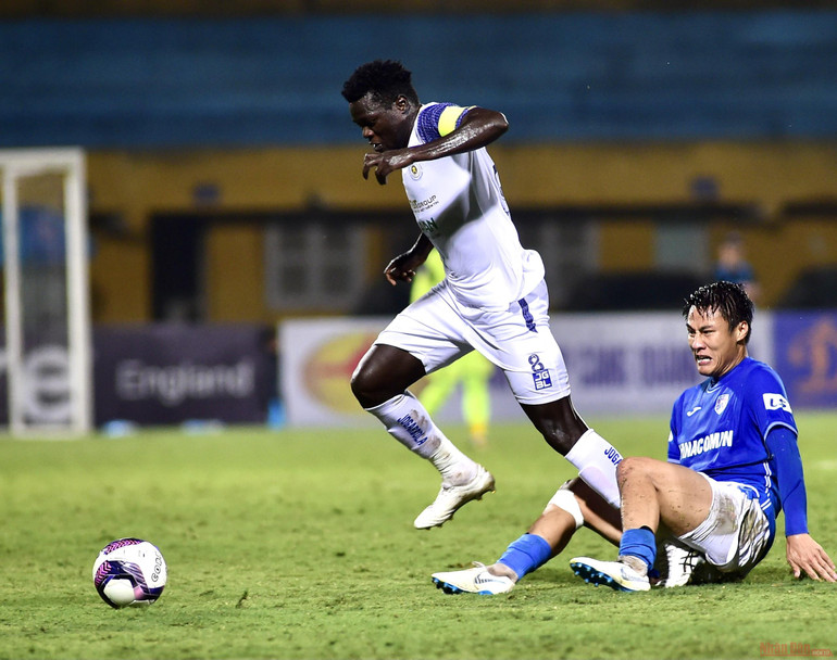 Hà Nội trở lại thăng hoa, Sài Gòn thắng tối thiểu Hà Tĩnh -0