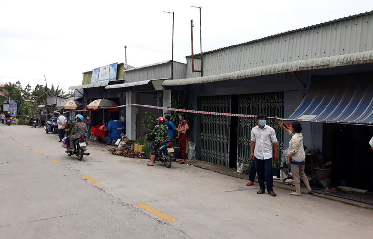 Sông Ông Chưởng tiếp tục gây sụt lún, sạt lở -0