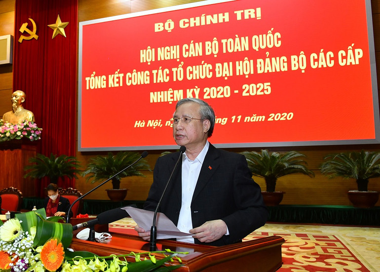 Đồng chí Trần Quốc Vượng, Ủy viên Bộ Chính trị, Thường trực Ban Bí thư phát biểu khai mạc Hội nghị. Ảnh: DUY LINH. Hội nghị cán bộ toàn quốc tổng kết công tác tổ chức đại hội đảng bộ các cấp -0