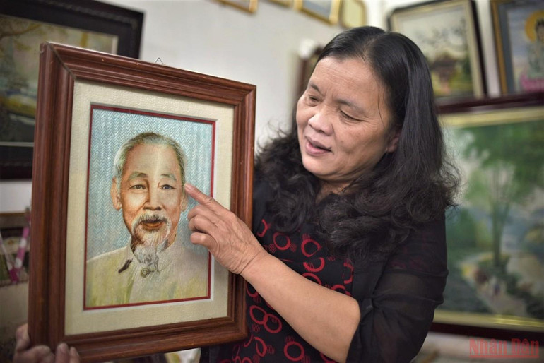 Những bông hồng trong xưởng thêu không định kiến -0