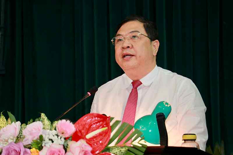 Đồng chí Phạm Gia Túc, Bí thư Tỉnh ủy phát biểu ý kiến tại kỳ họp. Hội đồng nhân dân tỉnh Nam Định thông qua 23 nghị quyết về phát triển kinh tế-xã hội -0