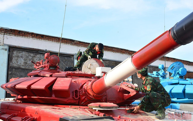 Cận cảnh 4 chiếc xe tăng màu đỏ của đội tuyển Việt Nam tại Army Games 2021 -0