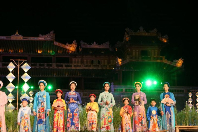 Thừa Thiên - Huế đẩy mạnh xây dựng thương hiệu “Kinh đô áo dài” -1