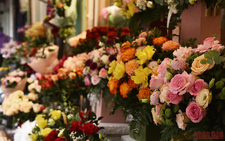 Thị trường hoa tươi ngày 20/10 kém “sôi động” do ảnh hưởng của dịch -0