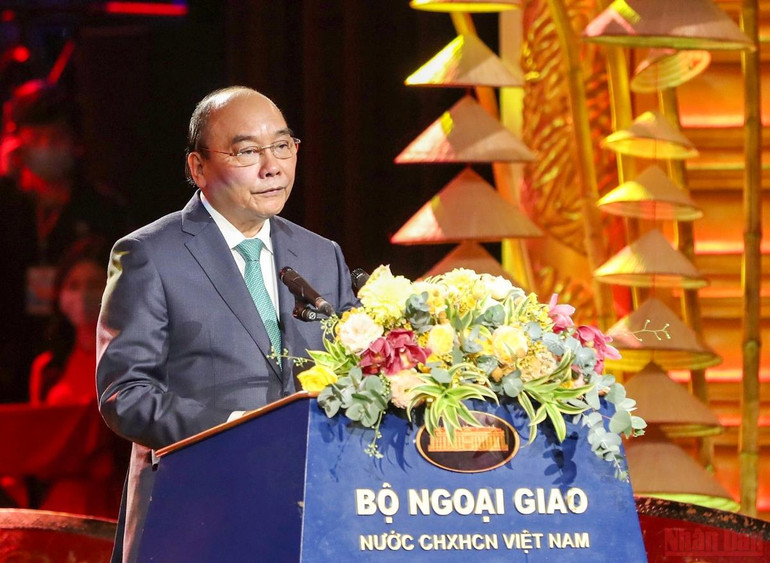 Chủ tịch nước Nguyễn Xuân Phúc dự chương trình Xuân Quê hương 2022 -4