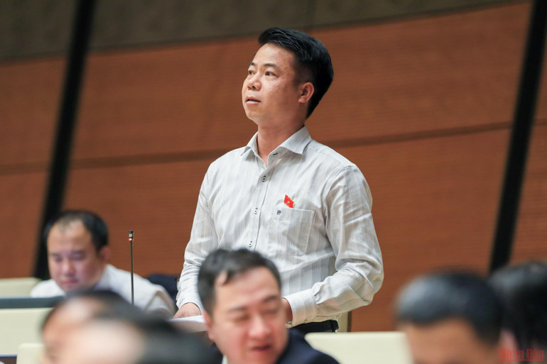 Đại biểu Hoàng Quốc Khánh (Lai Châu) phát biểu. (Ảnh: DUY LINH) Cần thiết phải giám sát tối cao đổi mới chương trình, sách giáo khoa giáo dục phổ thông -0