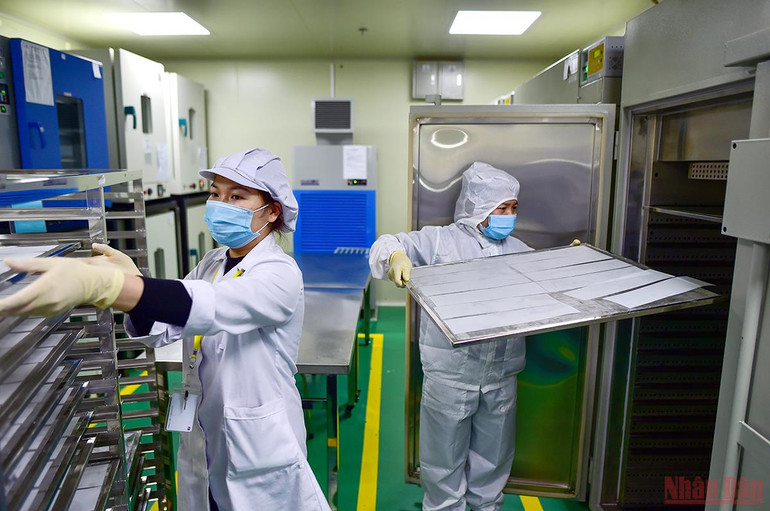 Cận cảnh quy trình sản xuất kit Test nhanh kháng nguyên SARS-CoV-2 “Made in Viet Nam” -0