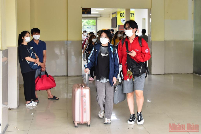 Đường phố Hà Nội ùn tắc trước kỳ nghỉ lễ 30/4-1/5 -0