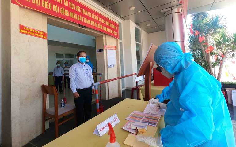 Đường phố Đà Nẵng trang hoàng đón Ngày hội non sông -0