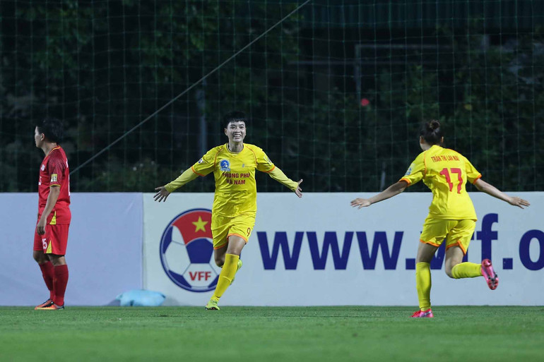 Đánh bại Phong Phú Hà Nam, TP Hồ Chí Minh tạm dẫn đầu -0